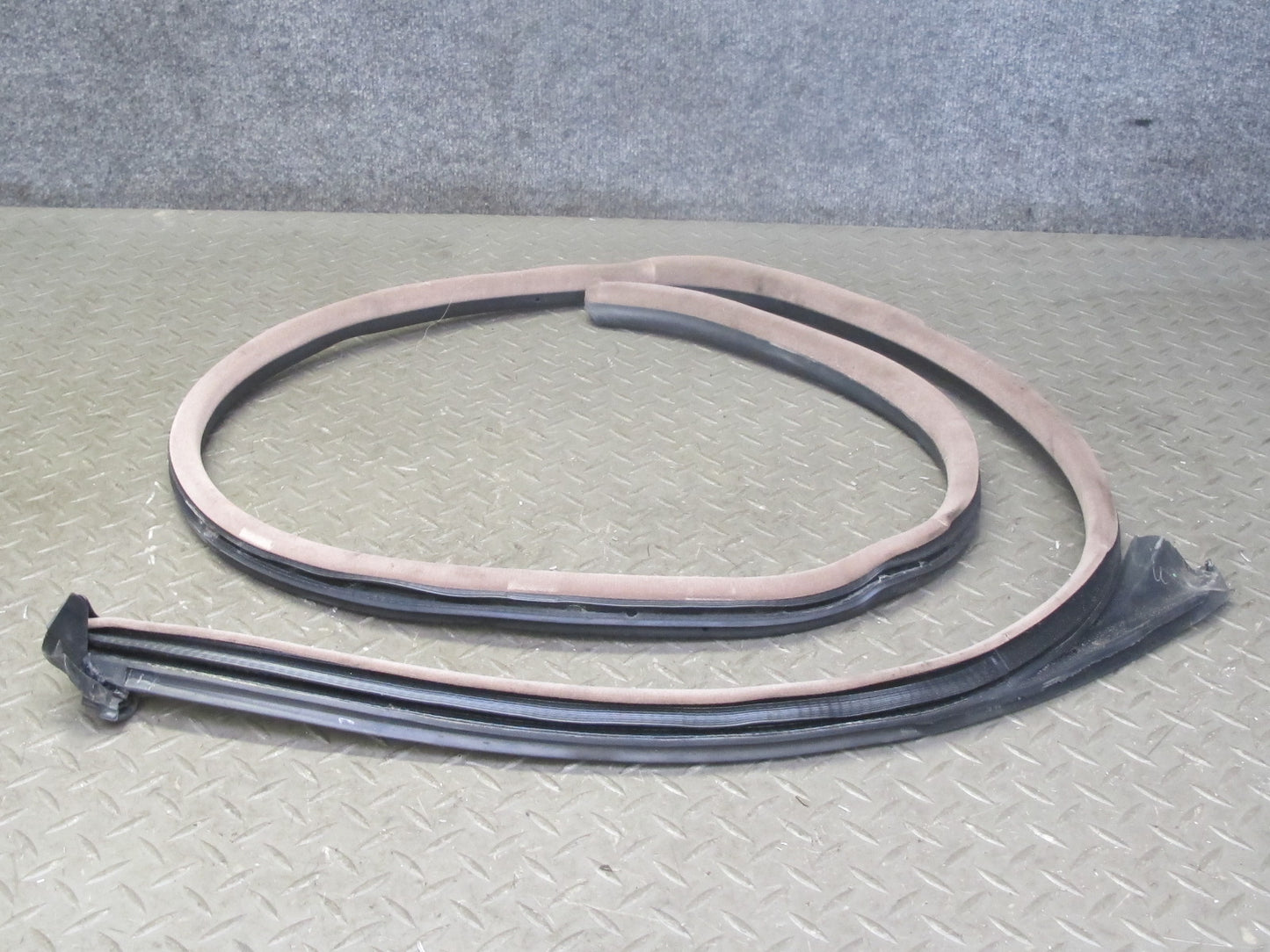 96-99 BMW E36 325iC 328iC Convertible Right Door Weatherstrip Rubber Seal OEM