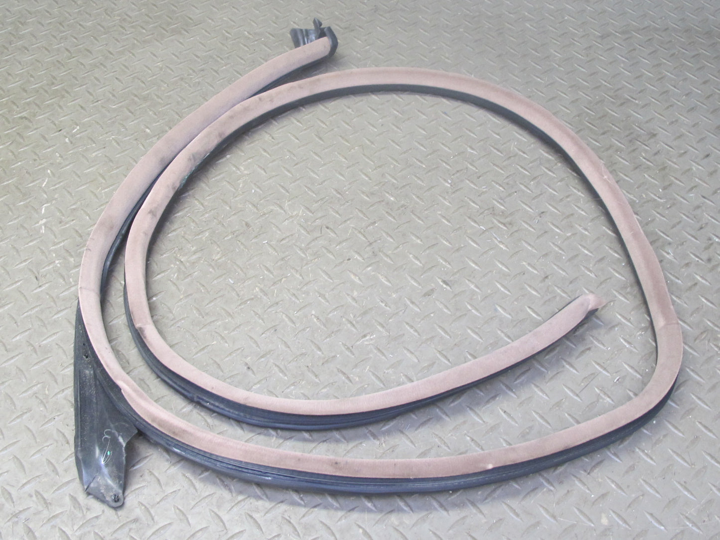 96-99 BMW E36 325iC 328iC Convertible Right Door Weatherstrip Rubber Seal OEM