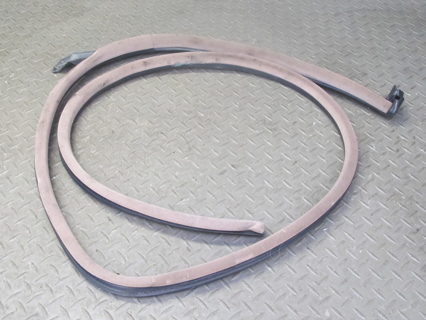 96-99 BMW E36 325iC 328iC Convertible Right Door Weatherstrip Rubber Seal OEM