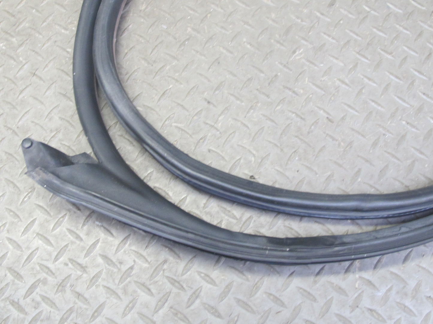 96-99 BMW E36 325iC 328iC Convertible Right Door Weatherstrip Rubber Seal OEM