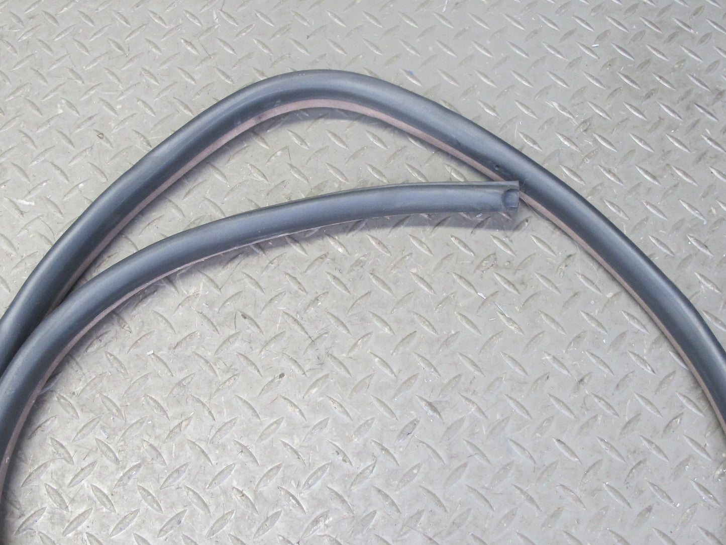 96-99 BMW E36 325iC 328iC Convertible Right Door Weatherstrip Rubber Seal OEM