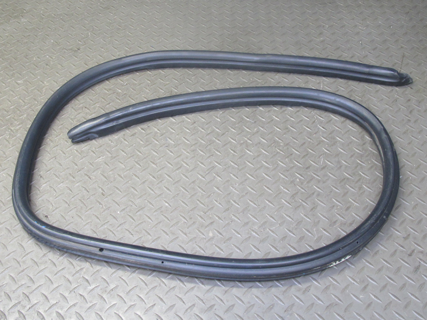 1999-2005 Porsche 911 996 Convertble Left Side Door Weatherstrip Rubber Seal
