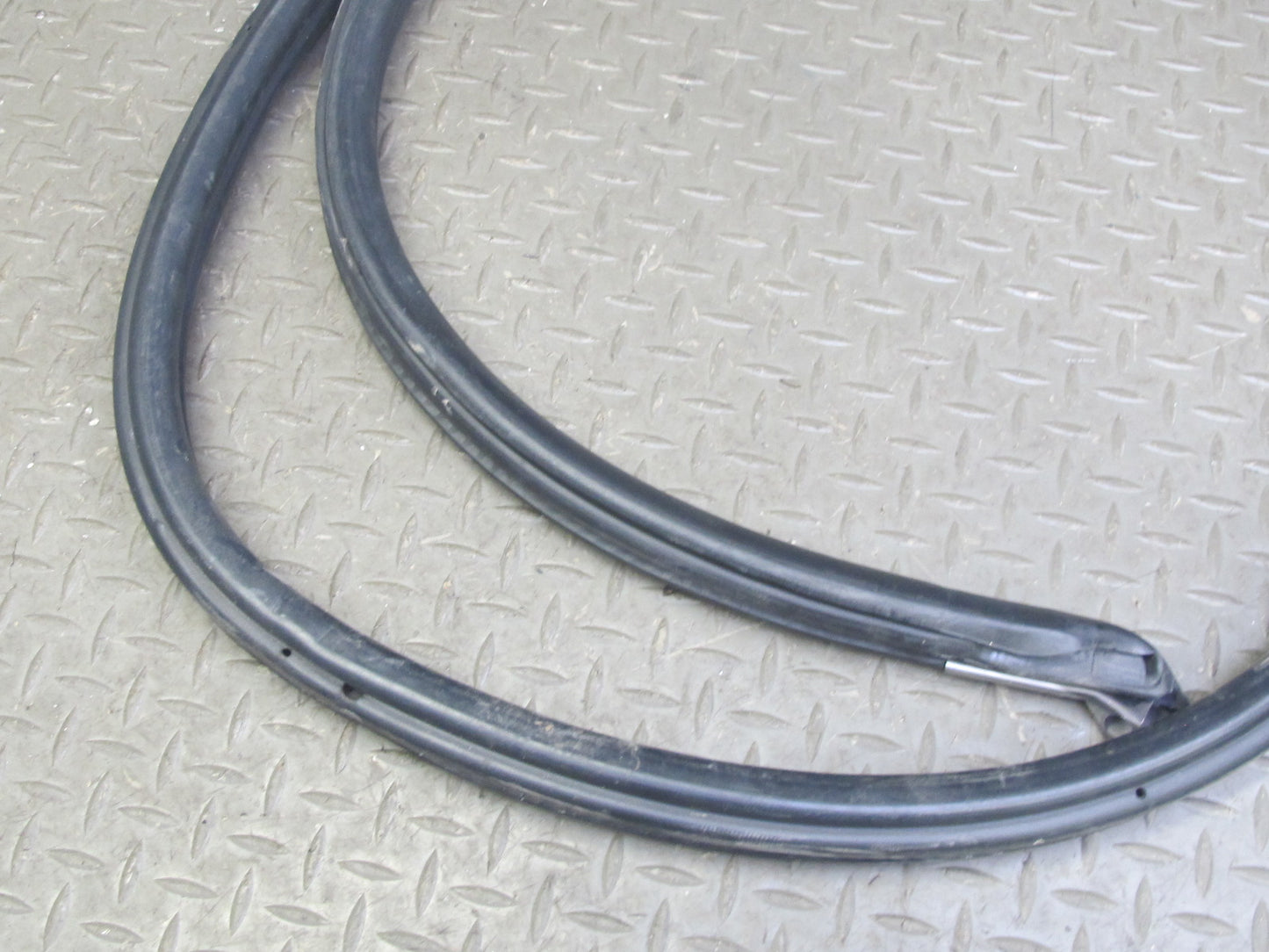 1999-2005 Porsche 911 996 Convertble Right Side Door Weatherstrip Rubber Seal