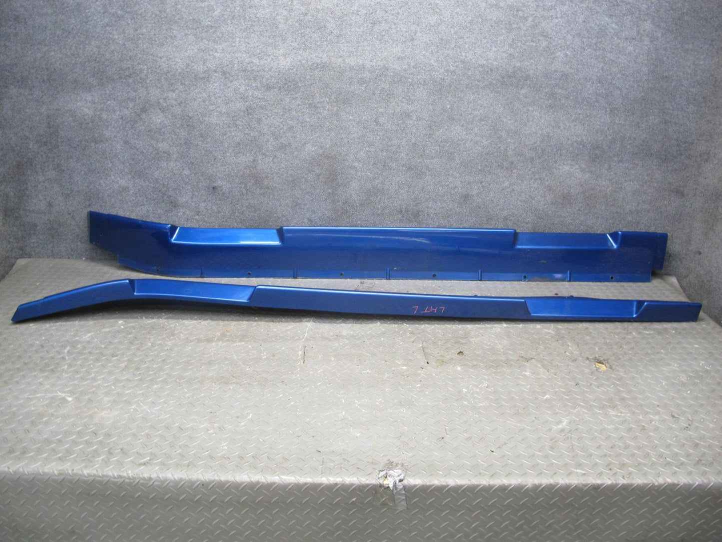 03-09 Hummer H2 Left & Right Side Skirt Rocker Panel Molding Pacific Blue Set