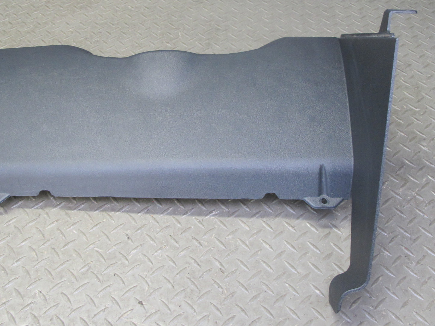 2003-2007 Hummer H2 Dash Front Left Lower Knee Trim Cover Panel 15058424