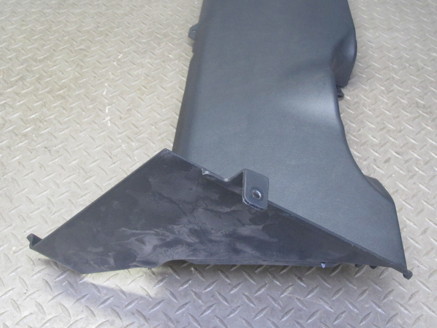 2003-2007 Hummer H2 Dash Front Left Lower Knee Trim Cover Panel 15058424