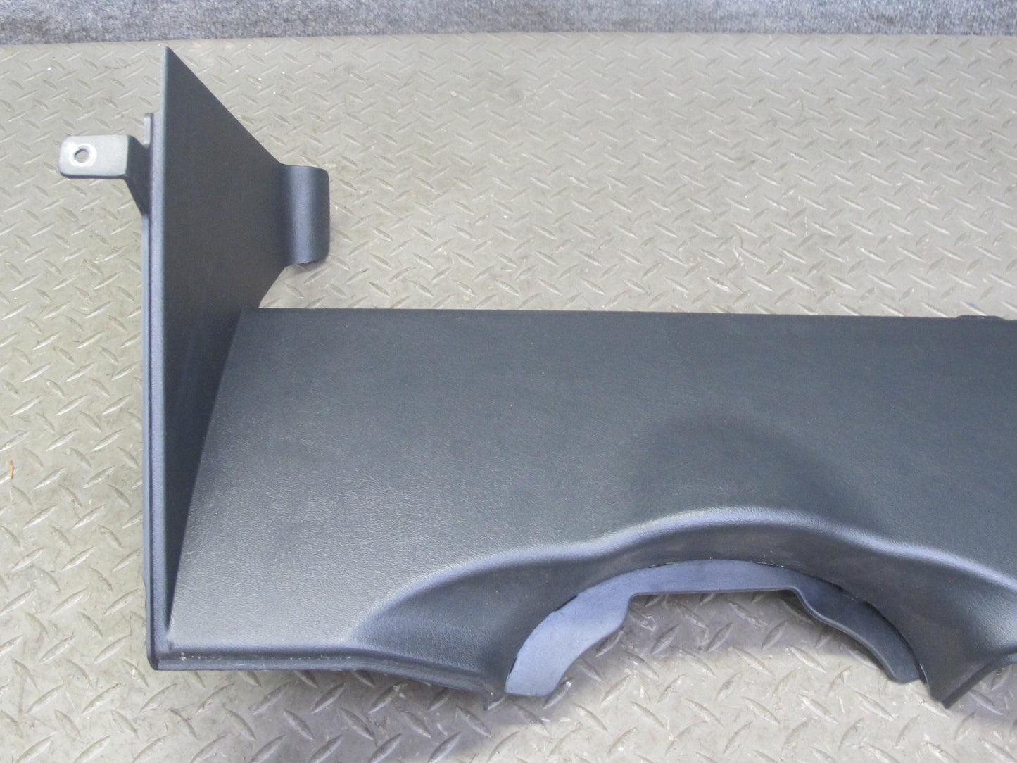 2003-2007 Hummer H2 Dash Front Left Lower Knee Trim Cover Panel 15058424