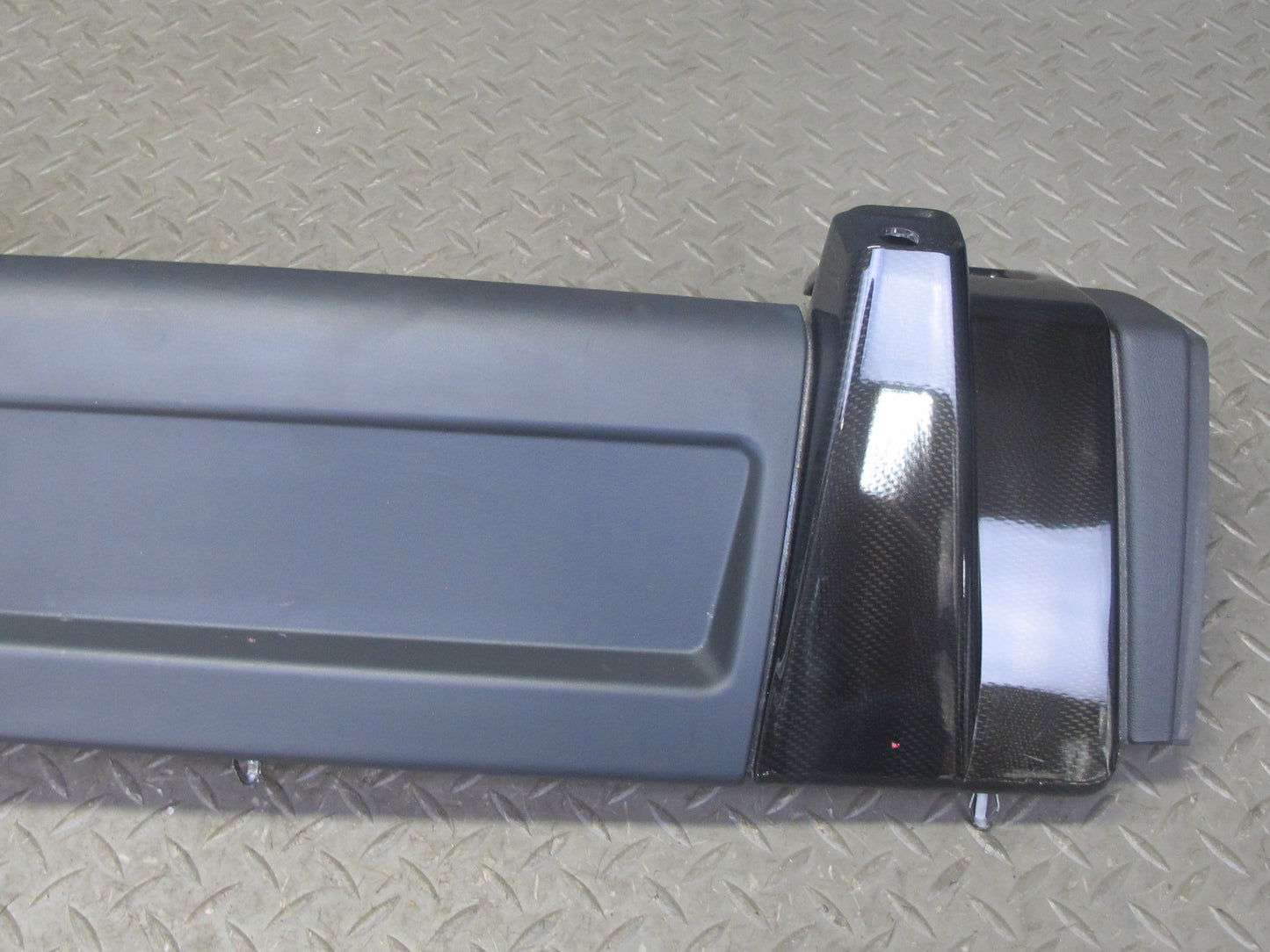 2005-2007 Hummer H2 Dash Front Right Upper Trim Panel w Air Vent