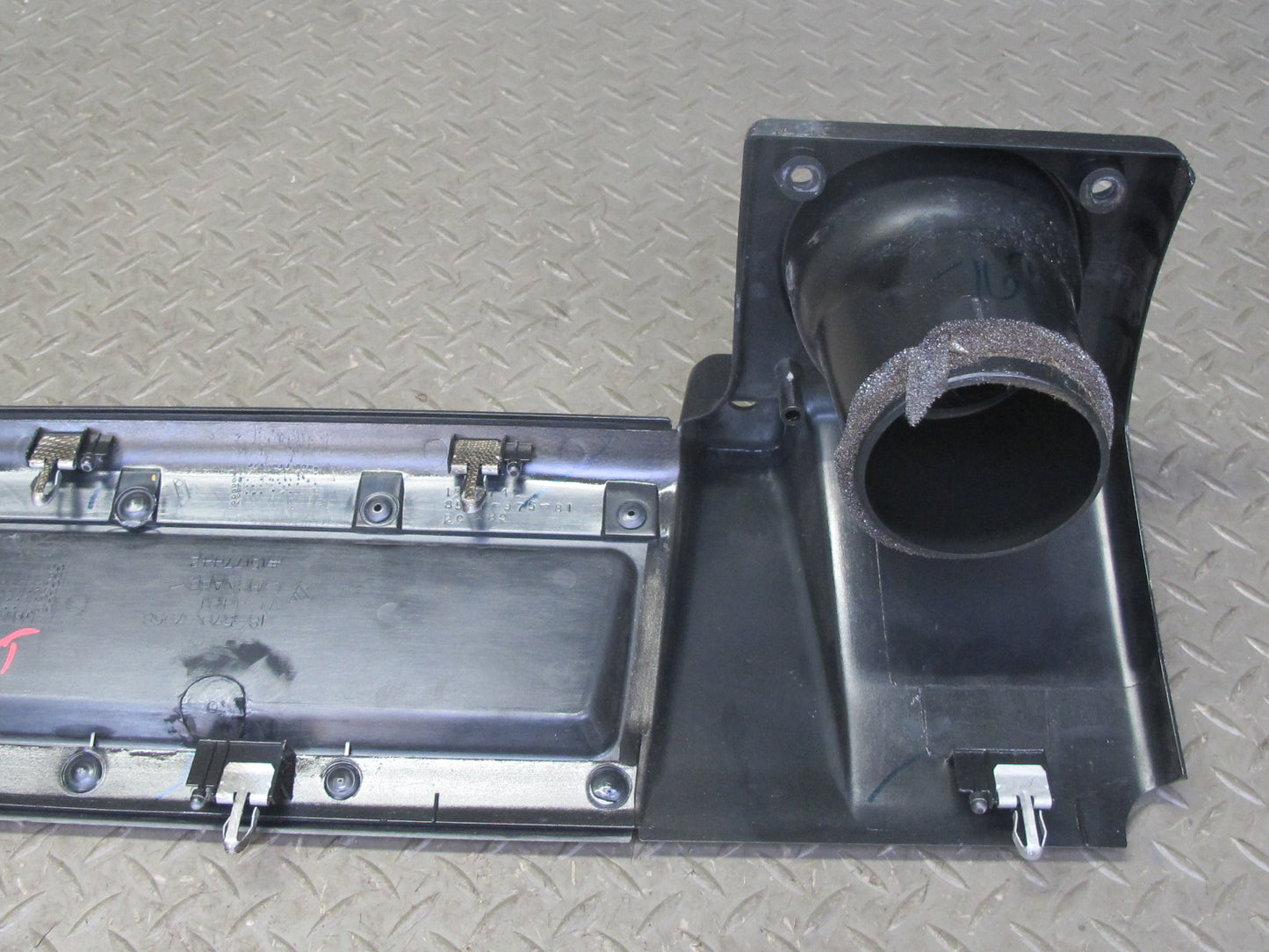 2005-2007 Hummer H2 Dash Front Right Upper Trim Panel w Air Vent