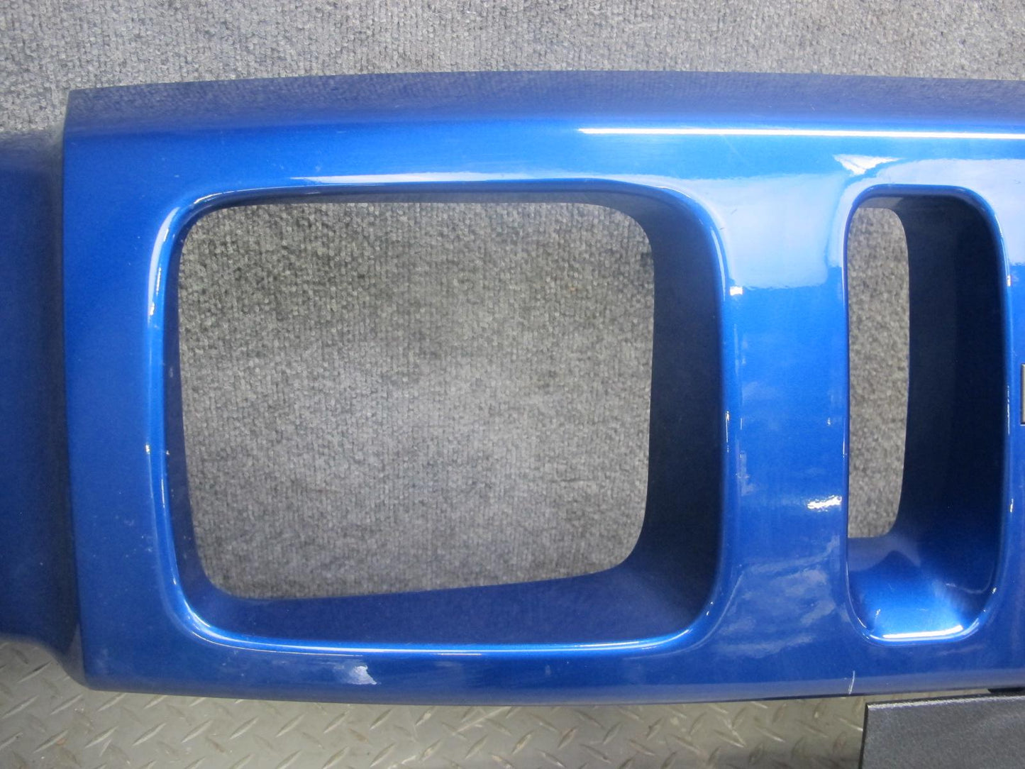 2003-2007 Hummer H2 Front Bumper Radiator Upper Grille Pacific Blue 15777617
