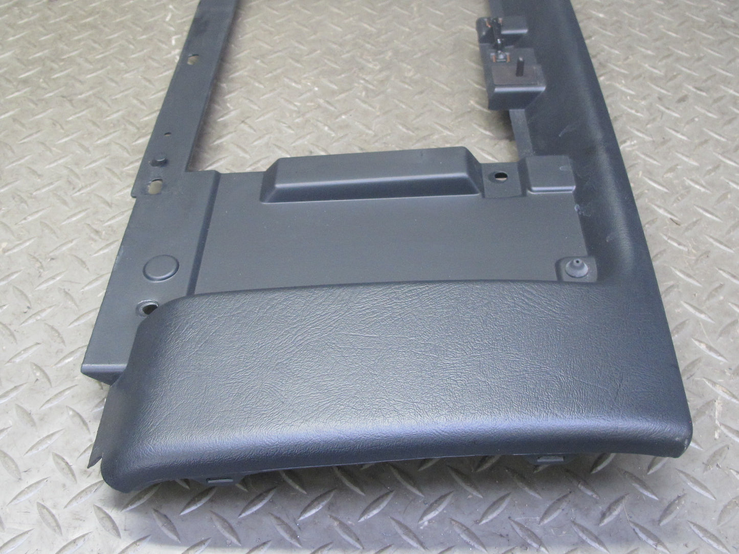 2003-2007 Hummer H2 Dash Front Right Glove Box Surround Trim Cover Panel