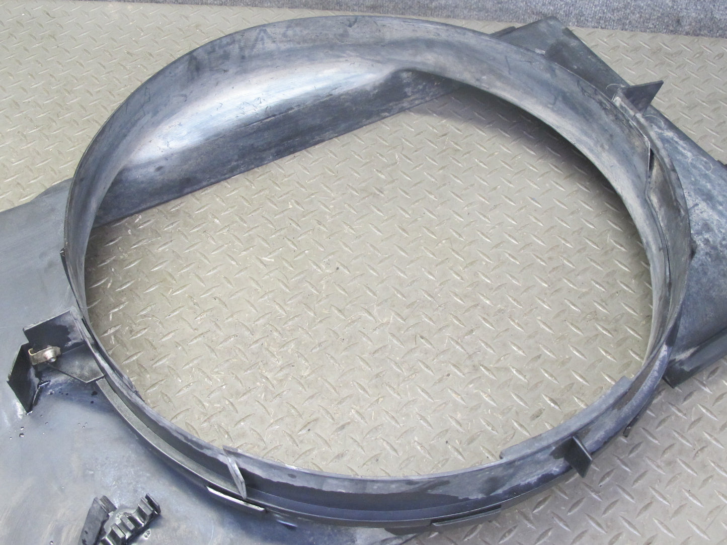 2003-2007 Hummer H2 6.0L Engine Motor Coolant Radiator Fan Shroud