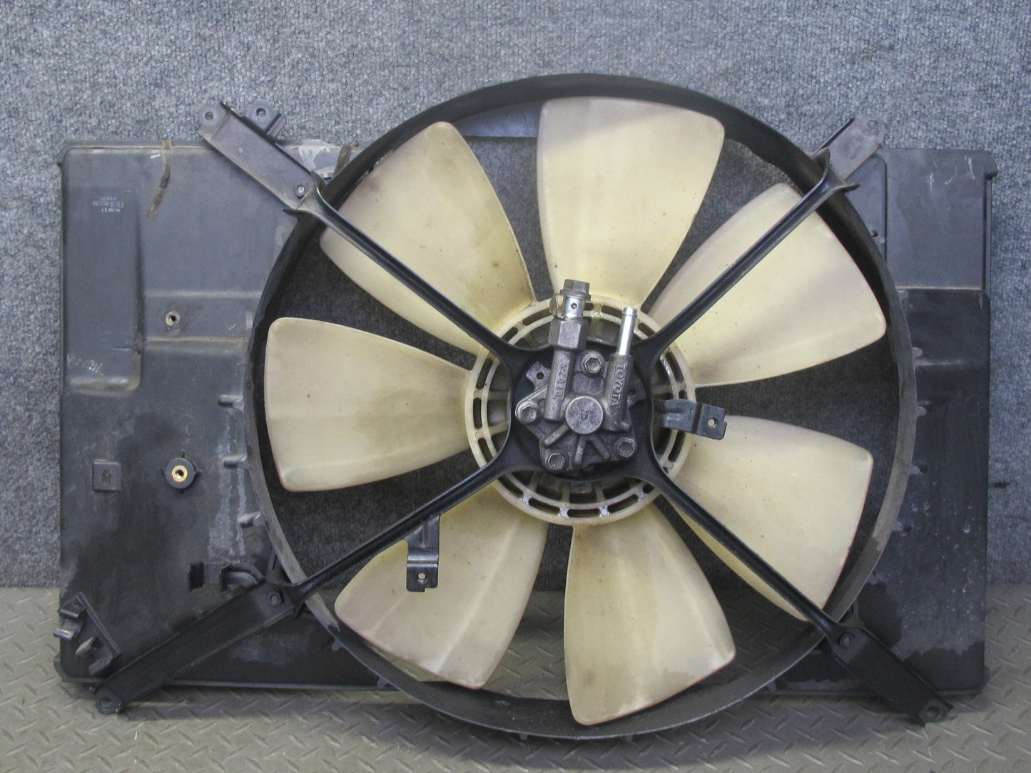92-00 Lexus UZZ30L SC400 Engine Radiator Cooling Fan w Shroud OEM