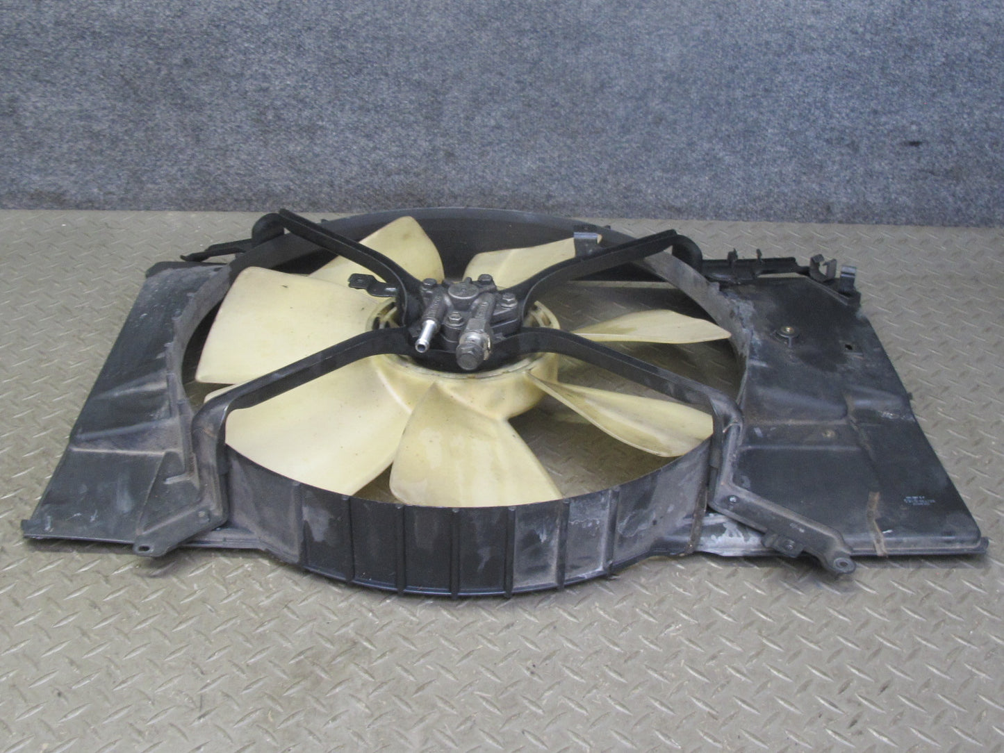 92-00 Lexus UZZ30L SC400 Engine Radiator Cooling Fan w Shroud OEM