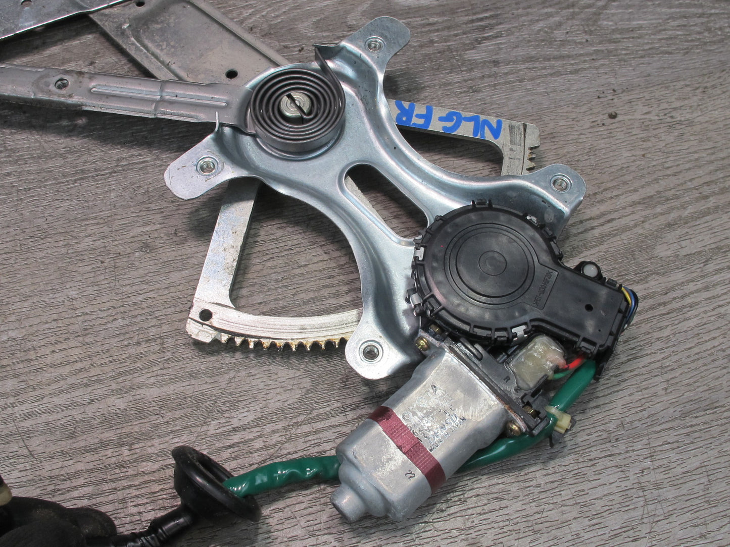 98-05 Lexus GS400 GS430 GS300 Front Right Door Window Regulator w Motor OEM