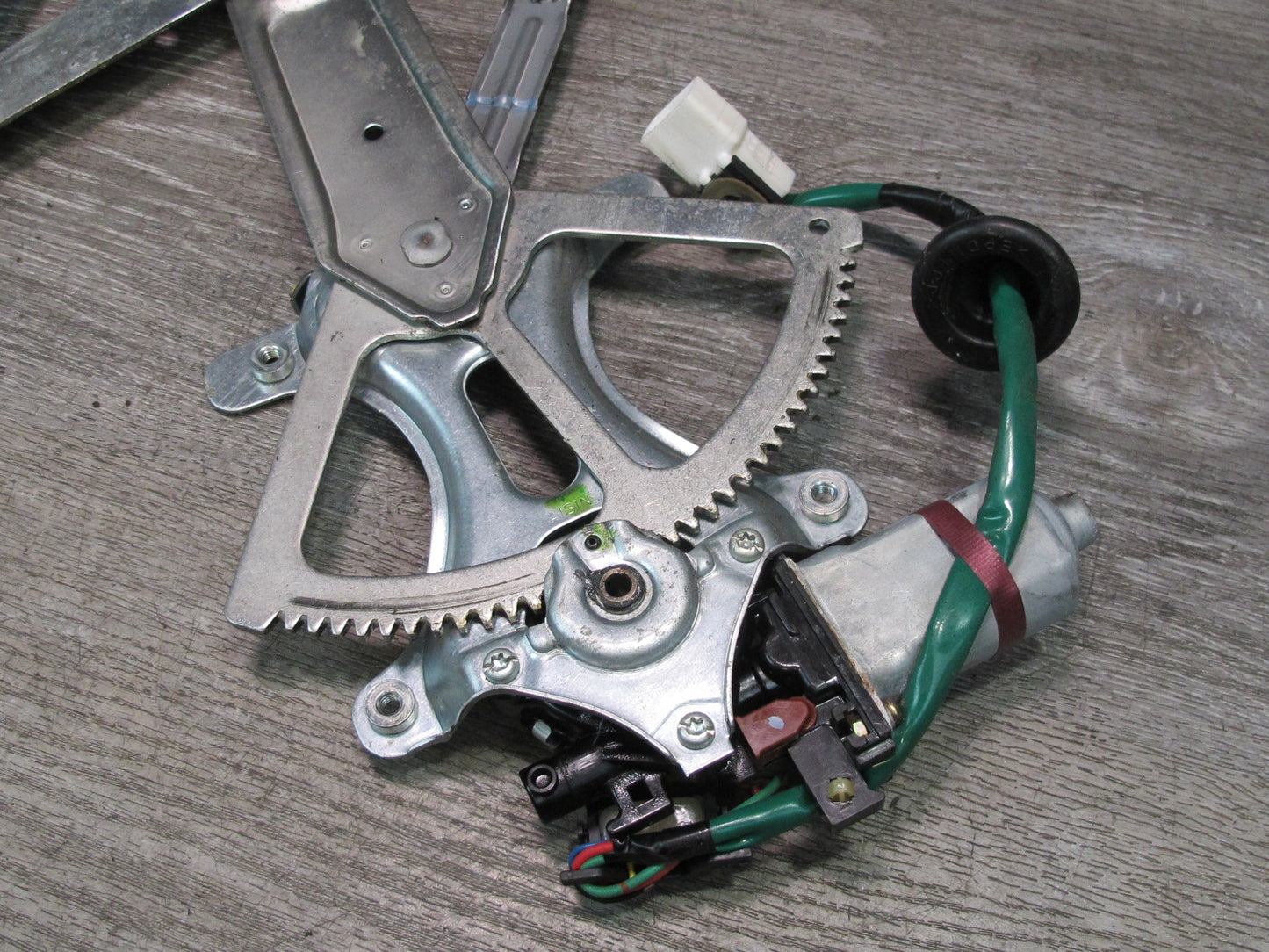 98-05 Lexus GS400 GS430 GS300 Front Right Door Window Regulator w Motor OEM