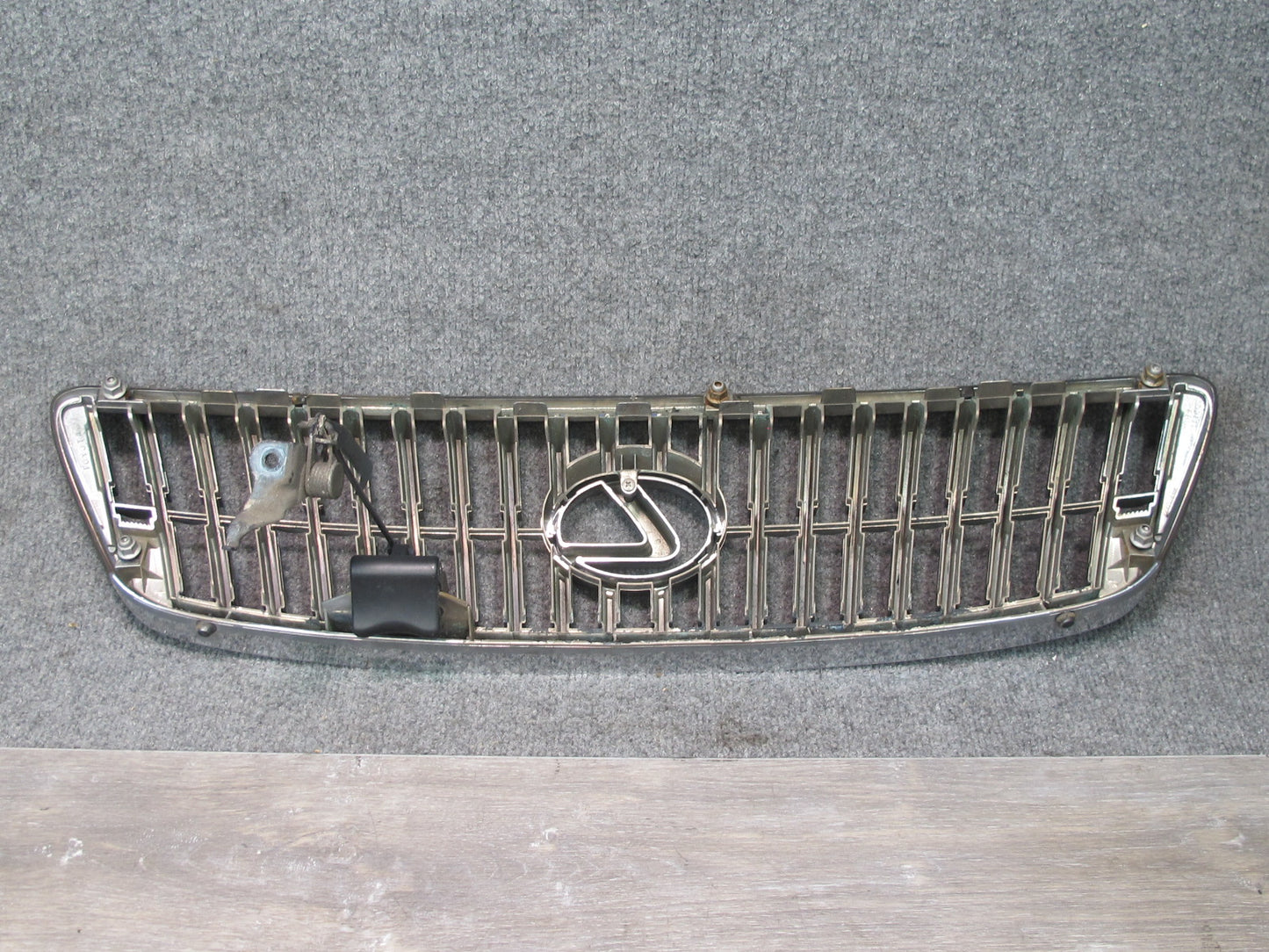 01-05 Lexus JZS160L GS430 GS300 Front Radiator Grille w Hood Release OEM