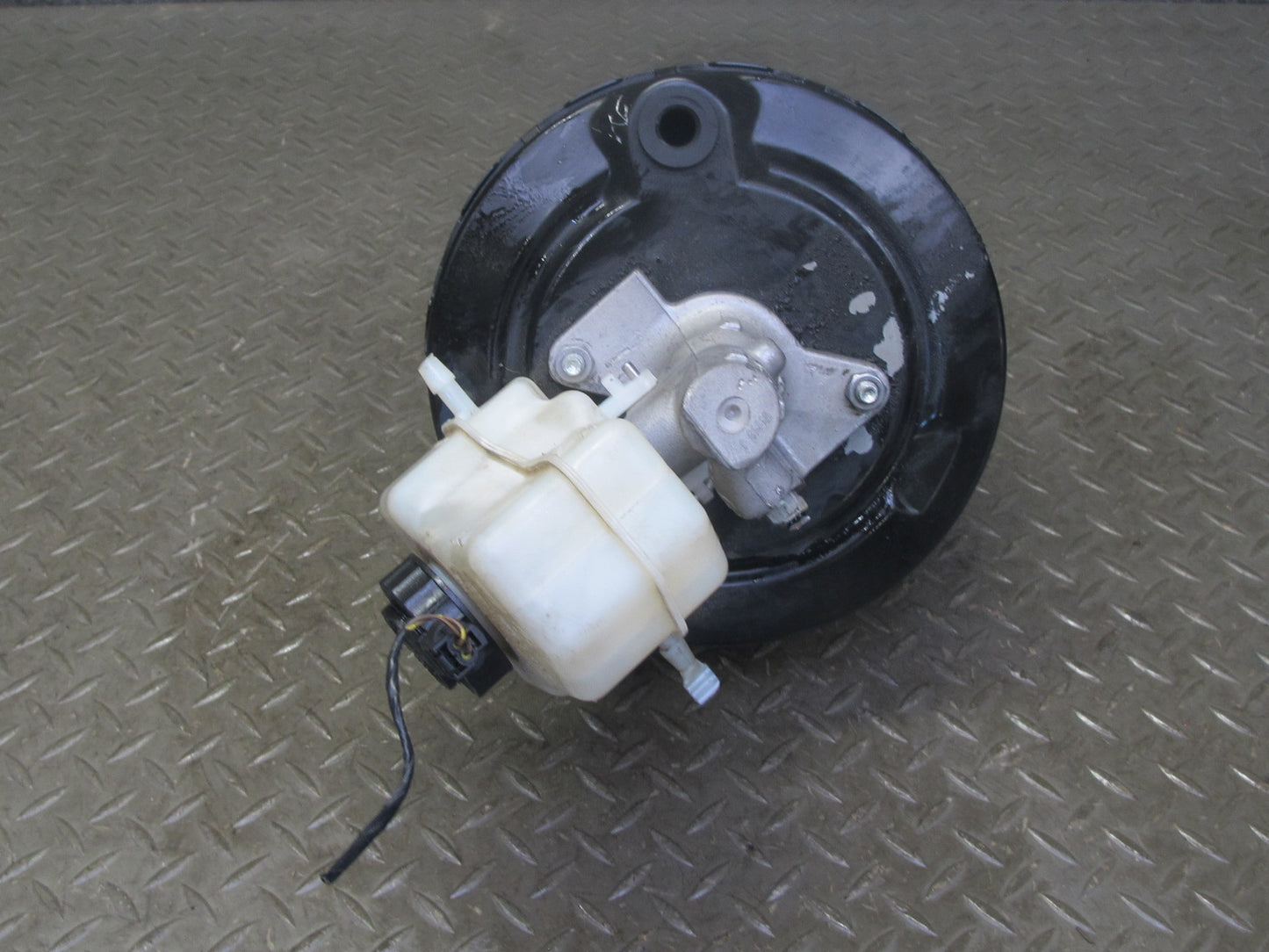 2008-2013 BMW E90 E92 E93 M3 328i 335i Brake Master Cylinder Booster Reservoir