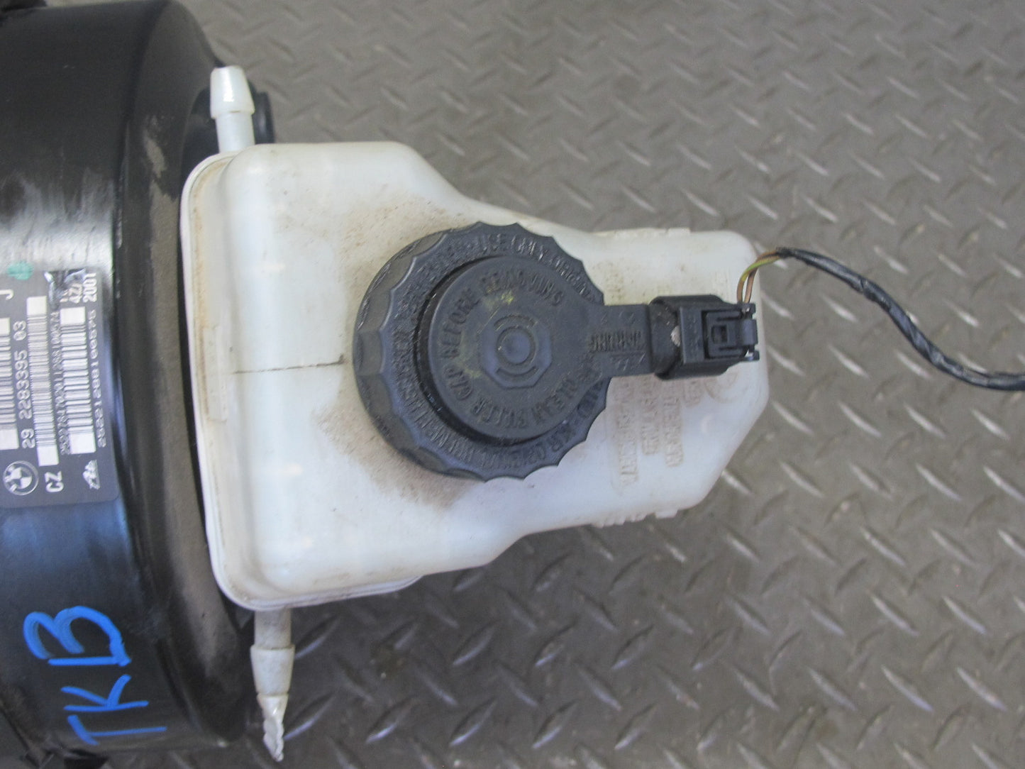 2008-2013 BMW E90 E92 E93 M3 328i 335i Brake Master Cylinder Booster Reservoir