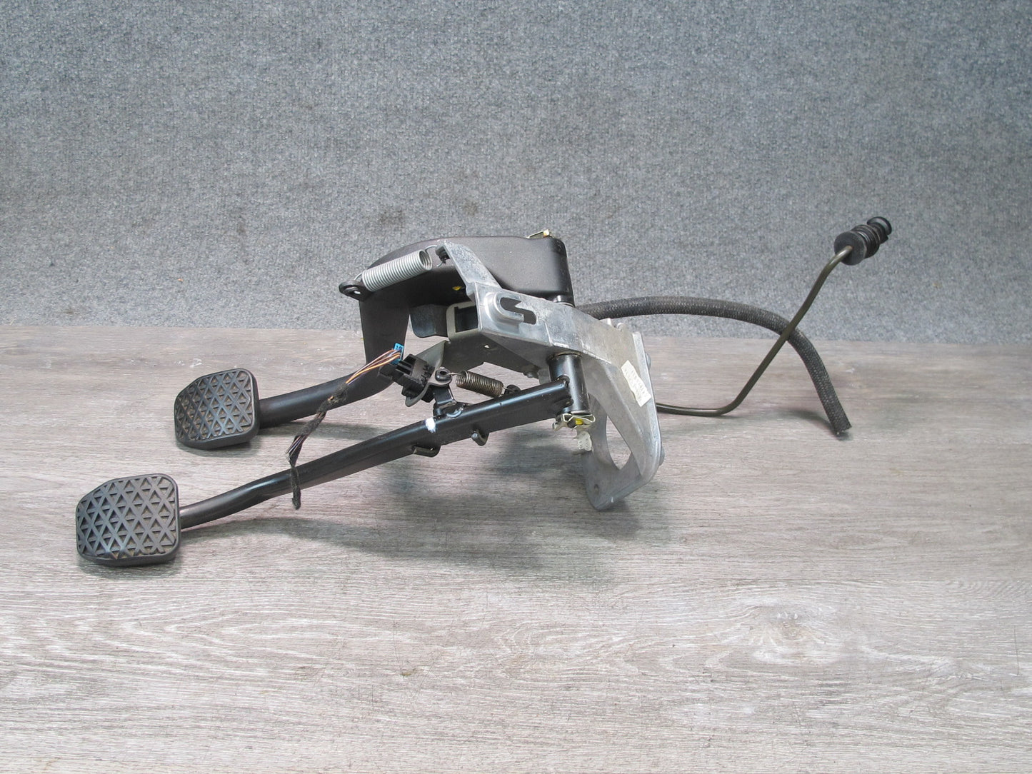 01-06 BMW E46 325Ci 330Ci M/T Manual Clutch Brake Gas Acceleration Pedal Set OEM