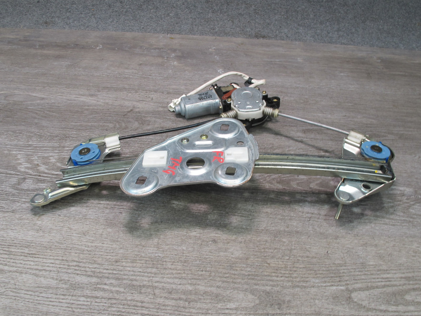 00-05 Toyota MR2 Spyder ZZW30L Right Door Window Regulator w Motor OEM