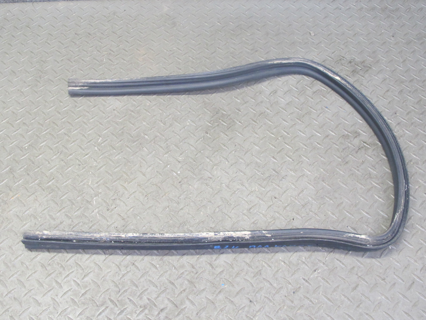 96-02 BMW E36/7 Z3 Set of 4 Front Hood Bonnet Weatherstrip Rubber Seal OEM