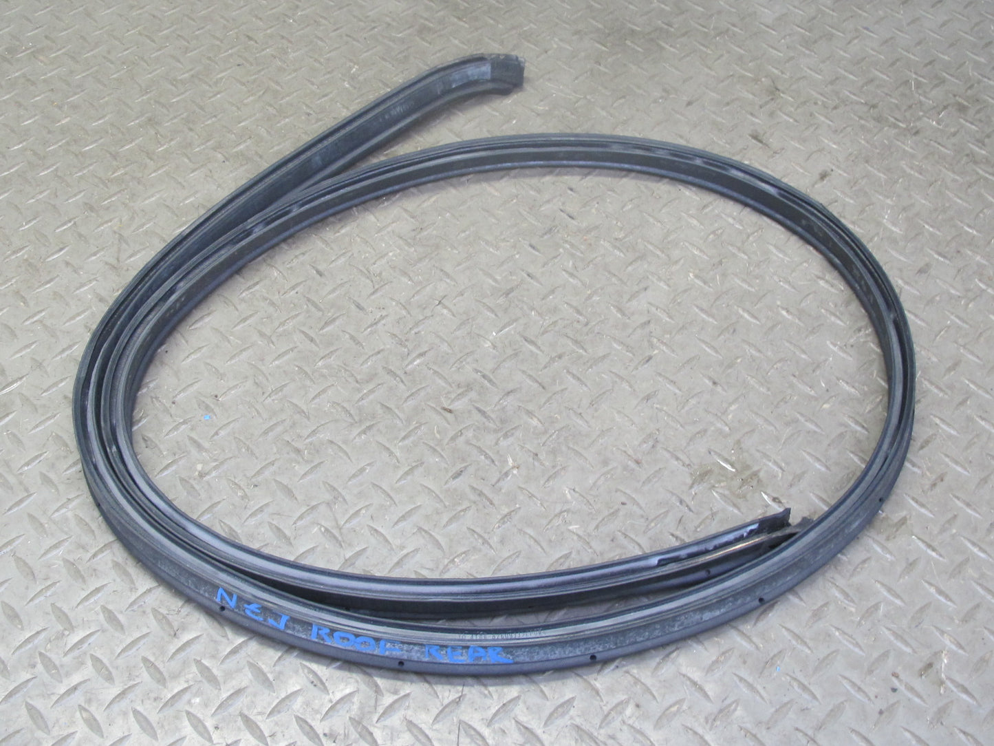 10-19 Nissan Z34 370Z Convert Soft TOP Roof Rear Weatherstrip Rubber Seal OEM