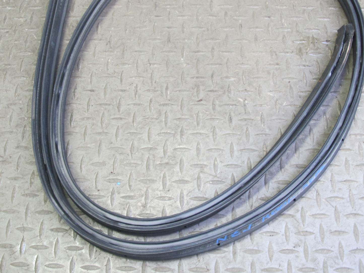 10-19 Nissan Z34 370Z Convert Soft TOP Roof Rear Weatherstrip Rubber Seal OEM