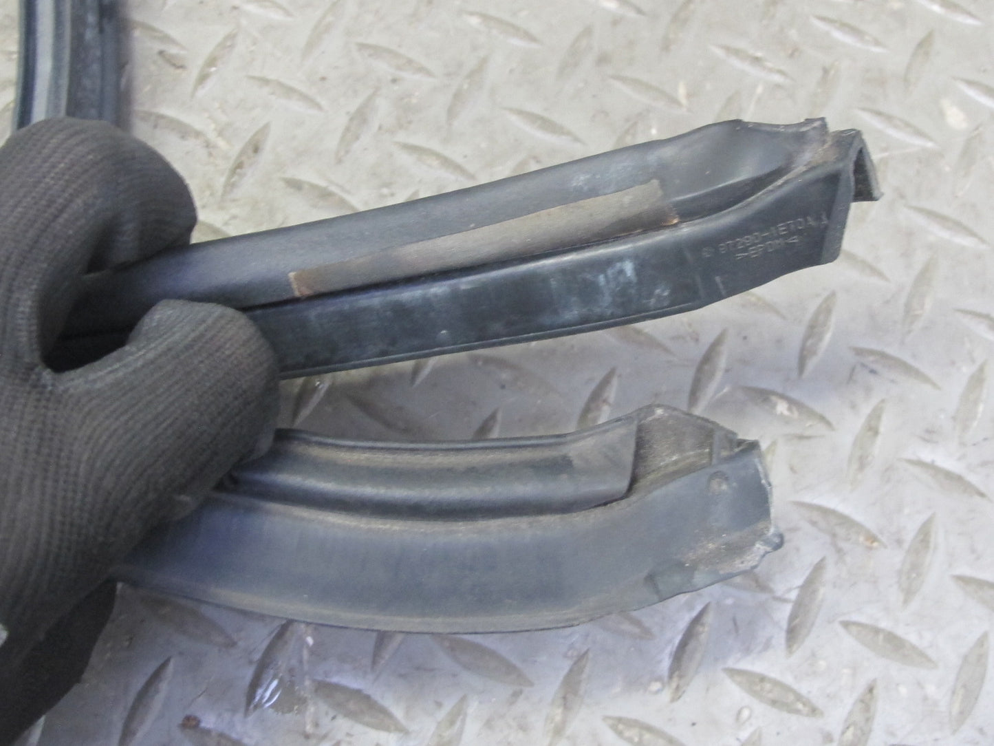 10-19 Nissan Z34 370Z Convert Soft TOP Roof Rear Weatherstrip Rubber Seal OEM