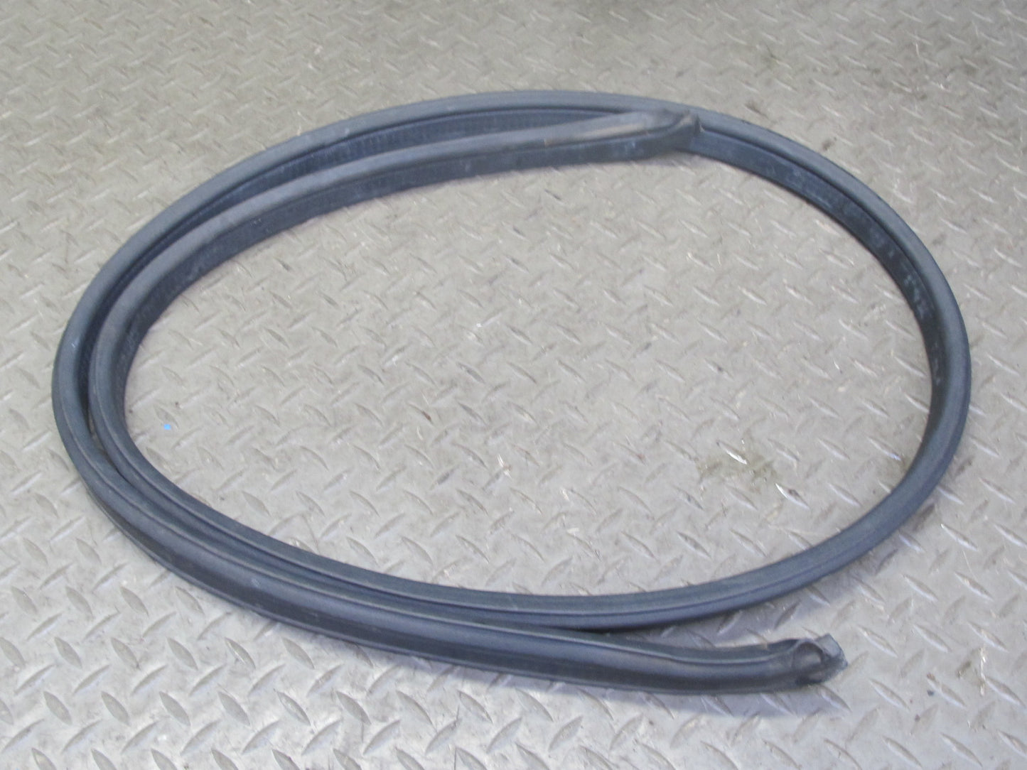10-19 Nissan Z34 370Z Convert Soft TOP Roof Rear Weatherstrip Rubber Seal OEM