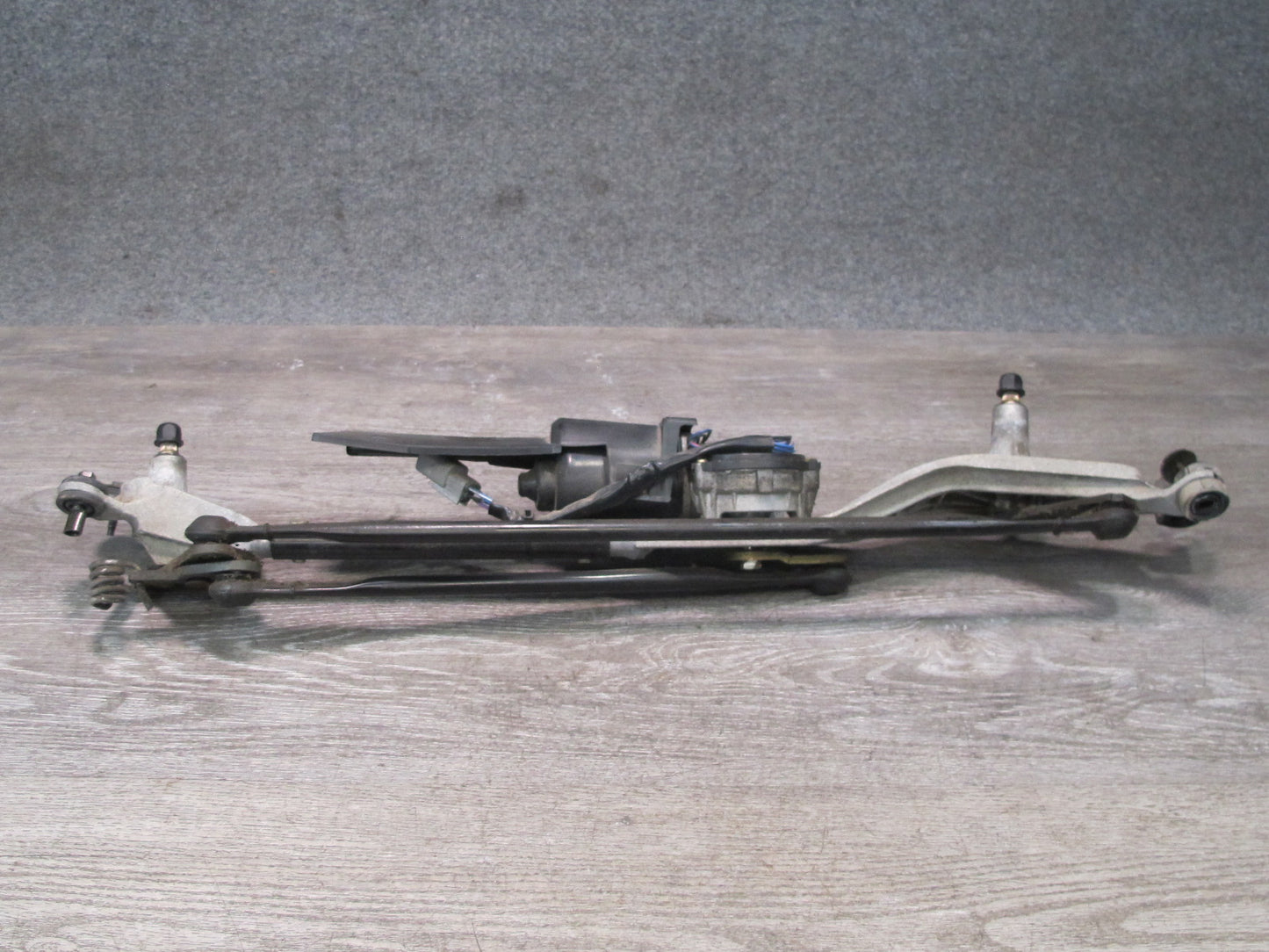 98-05 Lexus GS400 GS430 GS300 Windshield Wiper Transmission Linkage w Motor OEM
