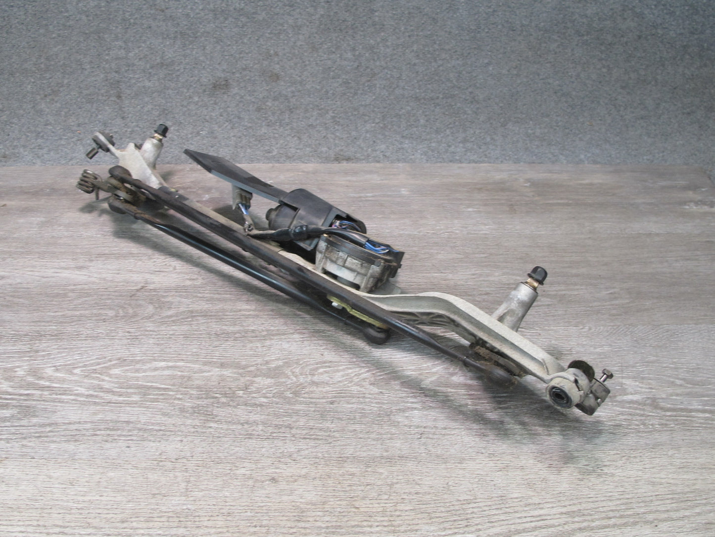 98-05 Lexus GS400 GS430 GS300 Windshield Wiper Transmission Linkage w Motor OEM