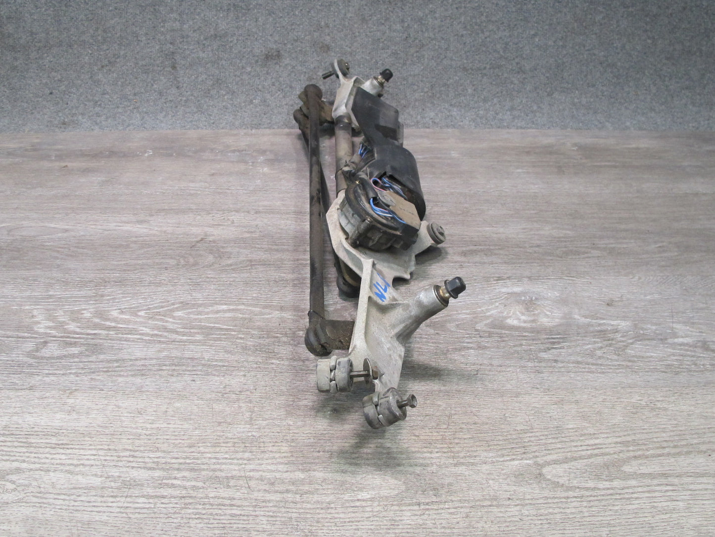98-05 Lexus GS400 GS430 GS300 Windshield Wiper Transmission Linkage w Motor OEM