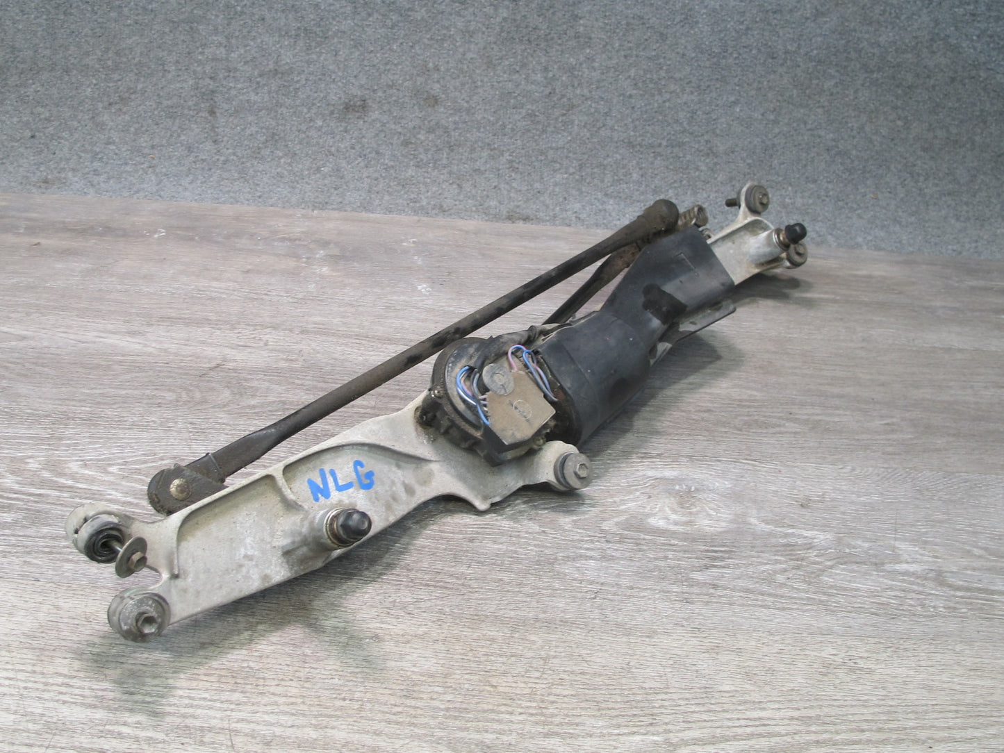 98-05 Lexus GS400 GS430 GS300 Windshield Wiper Transmission Linkage w Motor OEM