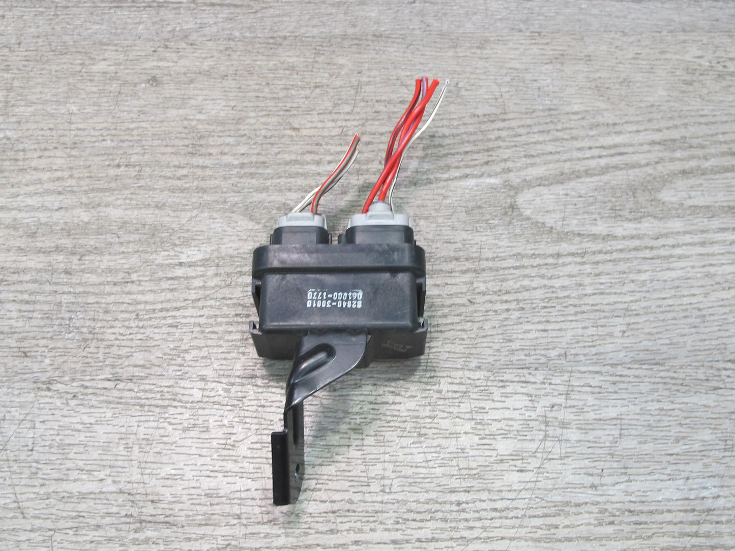 98-05 Lexus JZS160L GS400 GS430 GS300 Running Light Relay Module 82841-24010 OEM