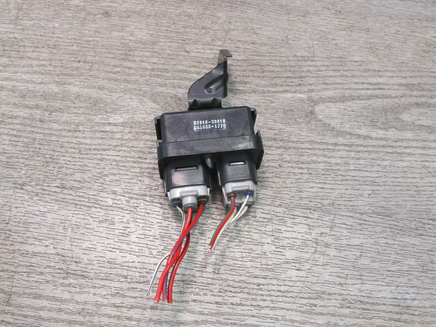 98-05 Lexus JZS160L GS400 GS430 GS300 Running Light Relay Module 82841-24010 OEM