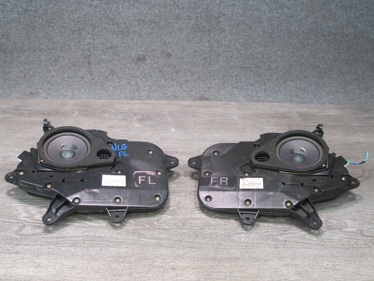 98-04 Lexus GS400 GS430 GS300 Set of 2 Front Left & Right Door Speaker OEM