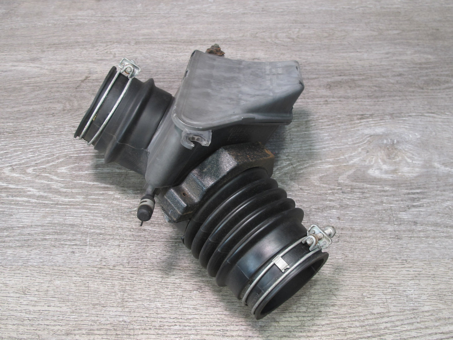 01-05 Lexus JZS160L GS300 Air Intake Resonator Tube 17860-46142 OEM