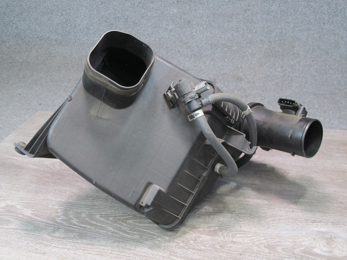01-05 Lexus JZS160L GS300 Air Intake Cleaner Filter Box w MAF Sensor 83K OEM