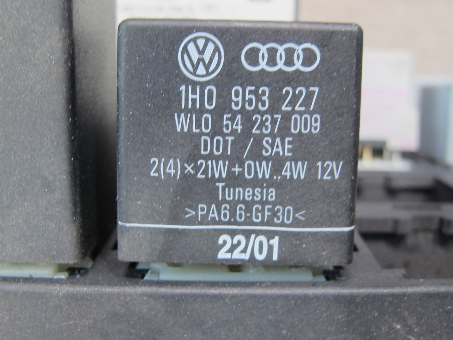 2000-2004 Porsche Boxster 986 Junction Fuse Relay Box Module Unit
