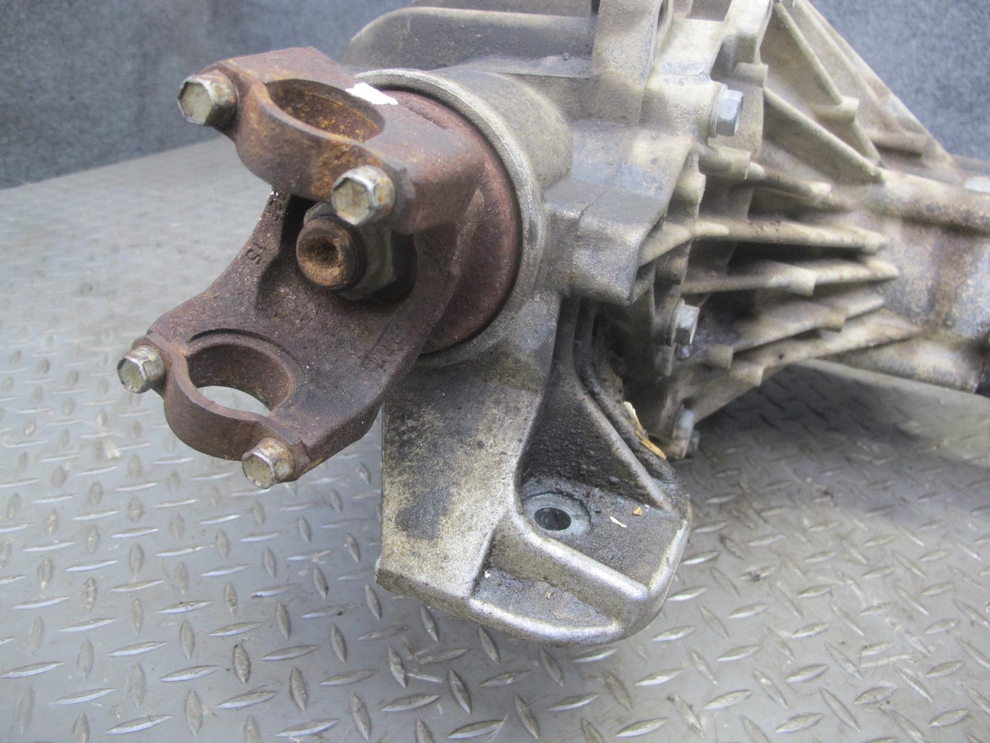 2003-2007 Hummer H2 4WD 4x4 Front Differential Carrier 4.10 Ratio