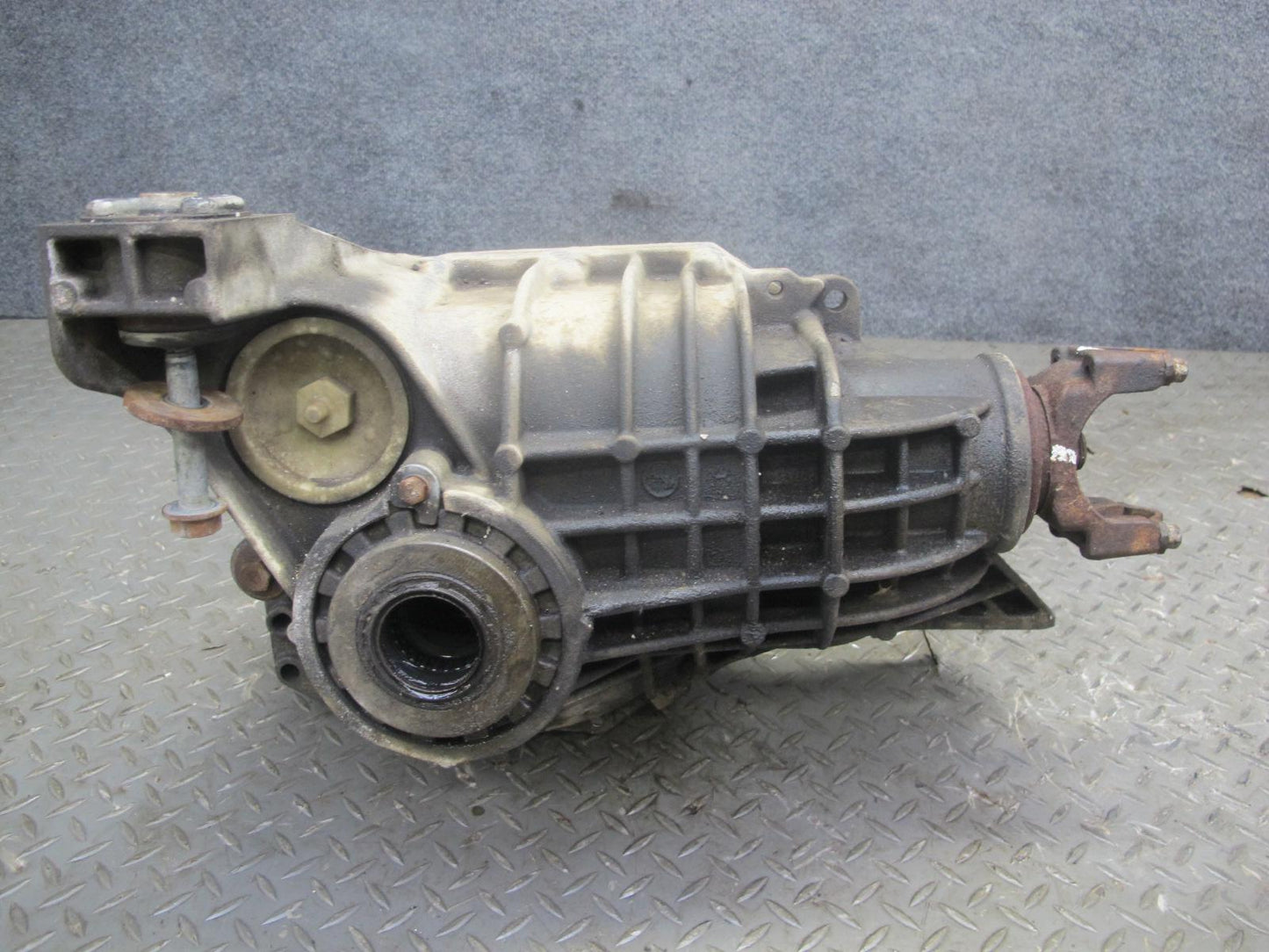 2003-2007 Hummer H2 4WD 4x4 Front Differential Carrier 4.10 Ratio