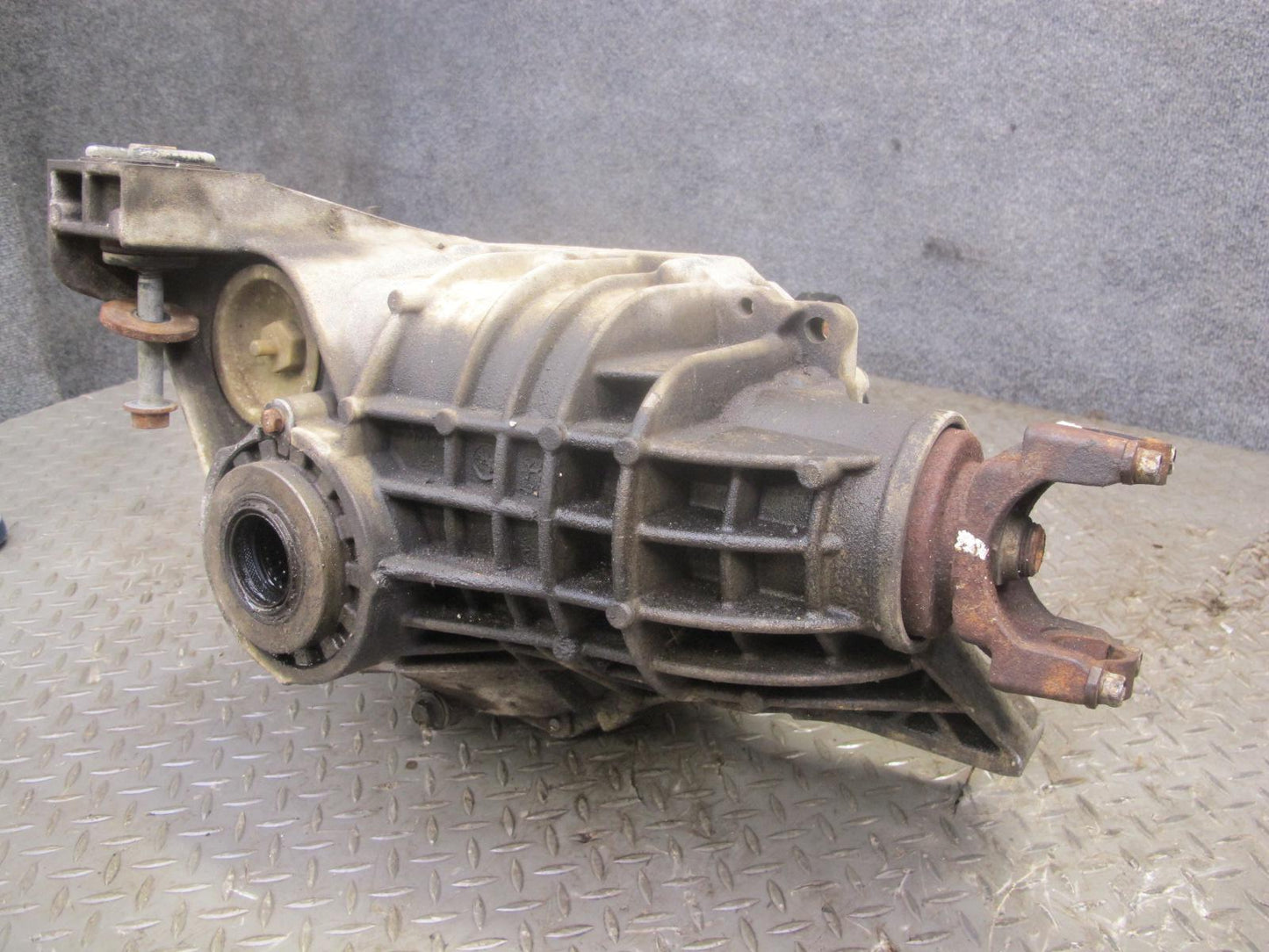 2003-2007 Hummer H2 4WD 4x4 Front Differential Carrier 4.10 Ratio