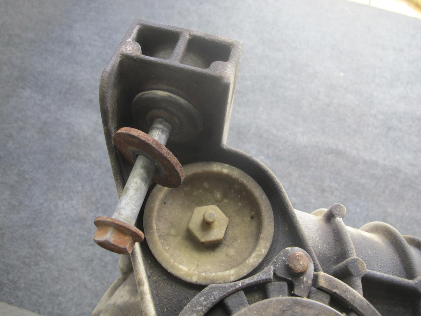 2003-2007 Hummer H2 4WD 4x4 Front Differential Carrier 4.10 Ratio
