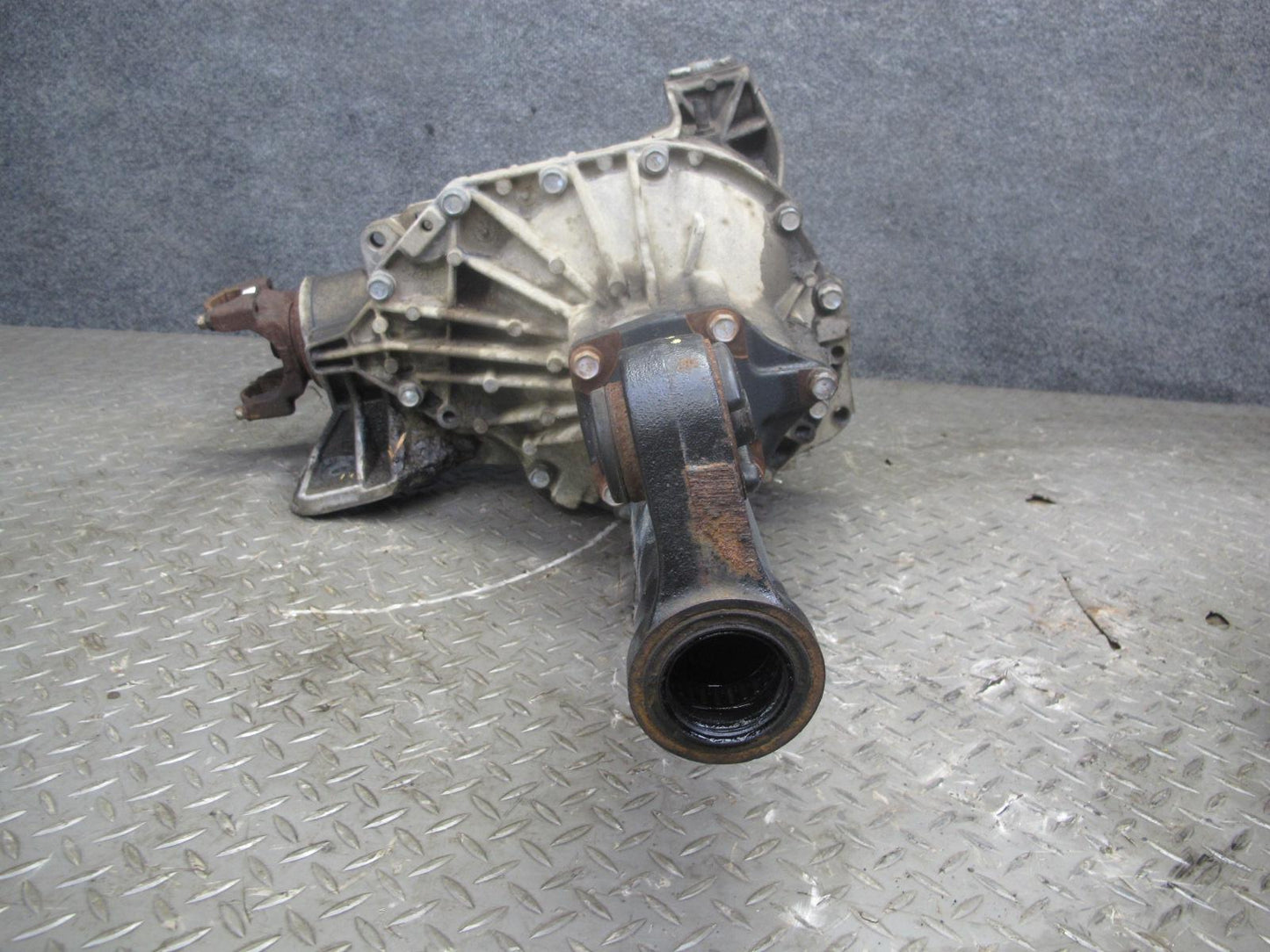 2003-2007 Hummer H2 4WD 4x4 Front Differential Carrier 4.10 Ratio