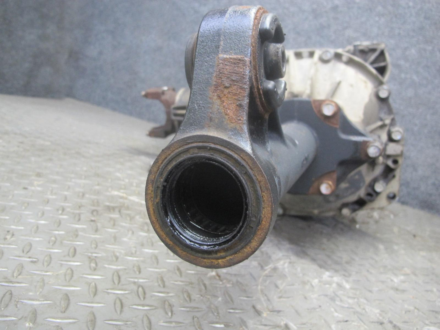 2003-2007 Hummer H2 4WD 4x4 Front Differential Carrier 4.10 Ratio