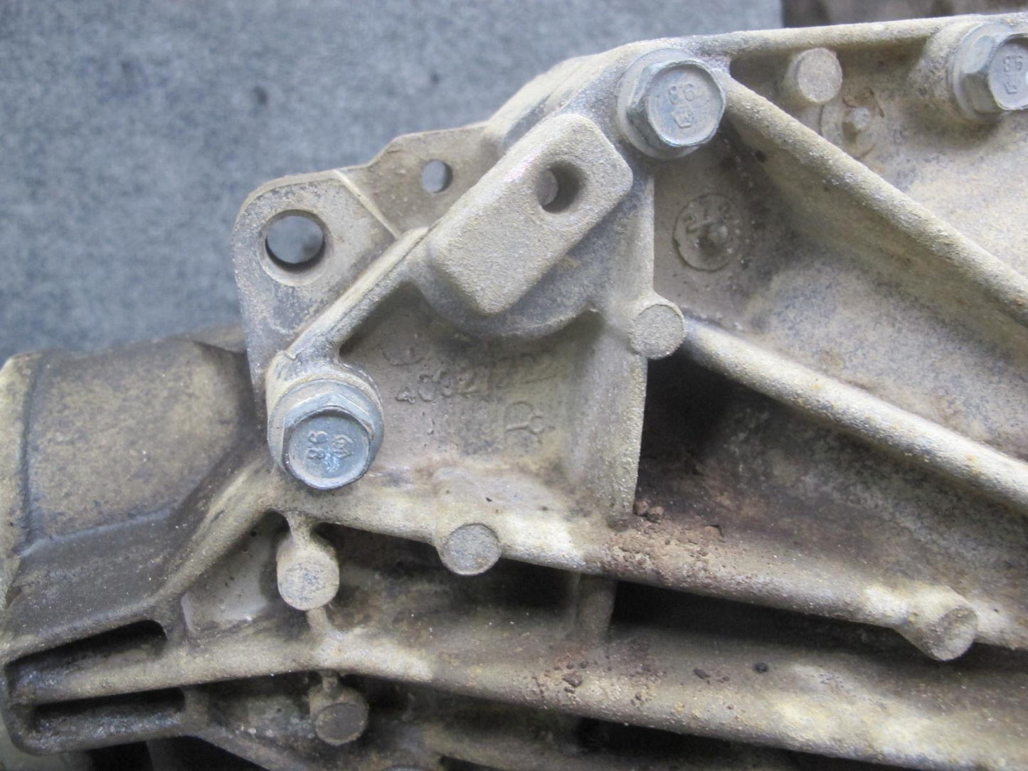 2003-2007 Hummer H2 4WD 4x4 Front Differential Carrier 4.10 Ratio