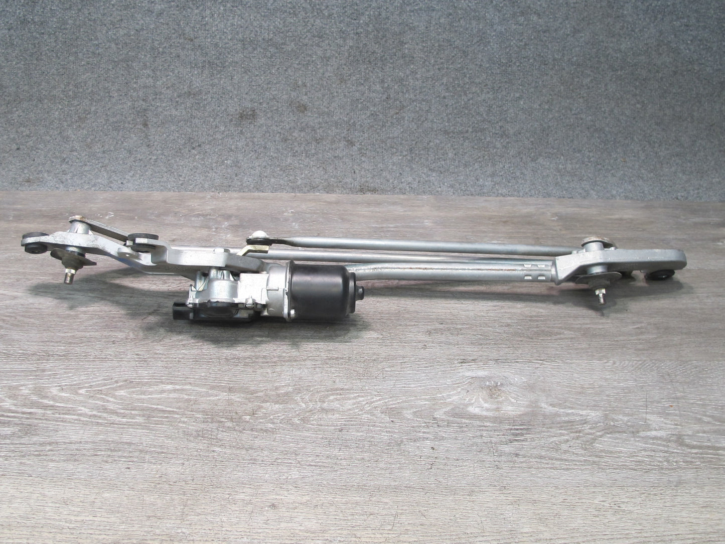 06-09 Nissan 350Z Z33 Convert Windshield Wiper Transmission Linkage & Motor OEM