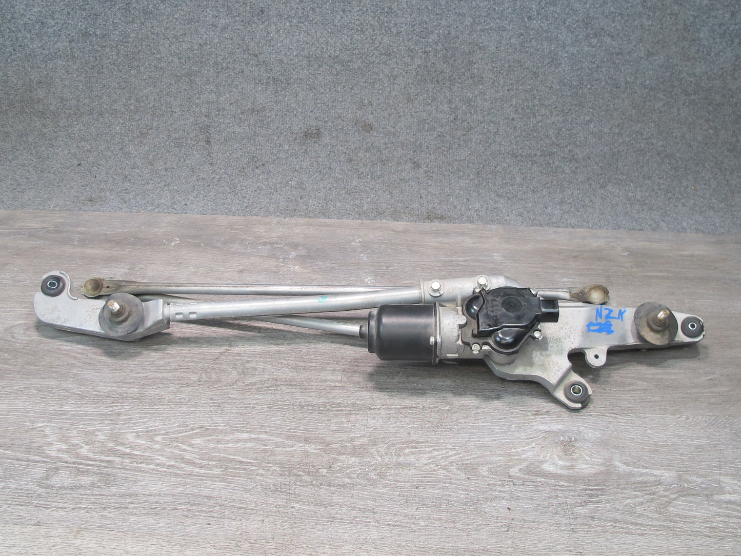 06-09 Nissan 350Z Z33 Convert Windshield Wiper Transmission Linkage & Motor OEM