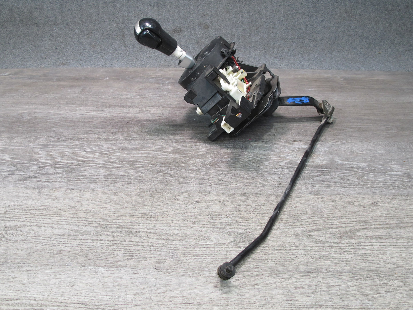 05-09 Nissan 350Z Z33 A/T Automatic Transmission Gear Shifter w Linkage 51K OEM